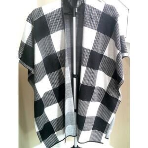 Time and Tru Buffalo Check Poncho Women's One Size Black & White